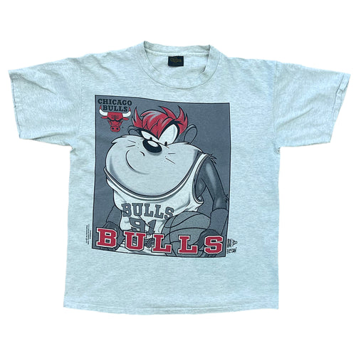 NBA SHIRT. GREY WITH TASMANIAN DEVIL IN A BULLS JERSEY HOLDING A BASKETBALL WITH THE WORDS BULLS AT THE BOTTOM